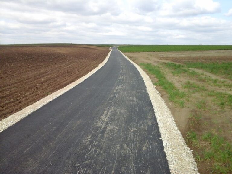 Przebudowa odcinka drogi dojazdowej do pól w miejscowości Jazdowice